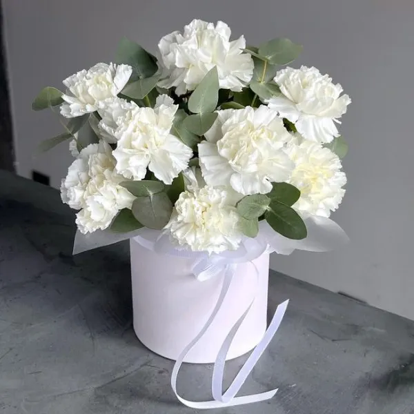 Композиция из белых диантусов