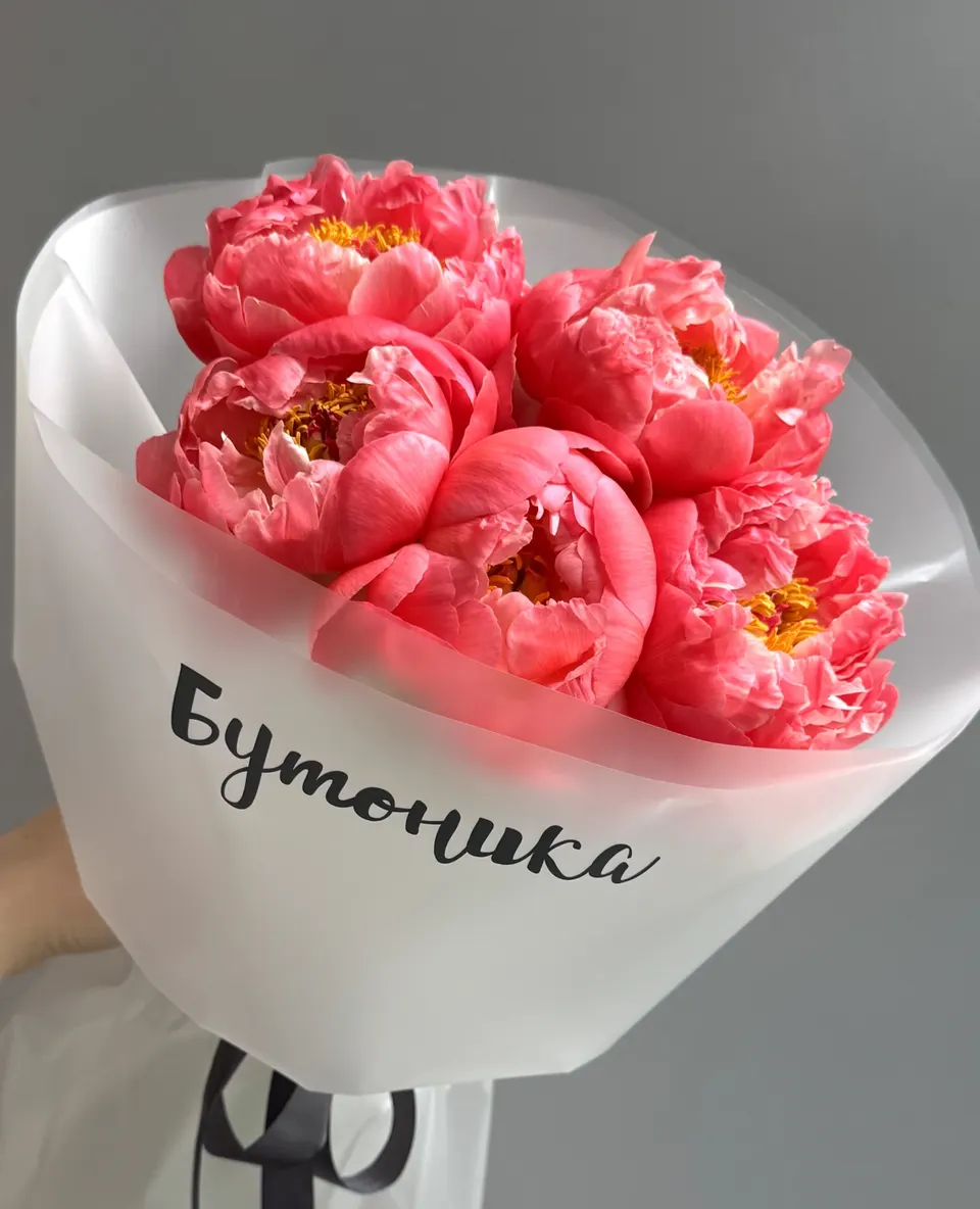 Монобукет из коралловых пионов